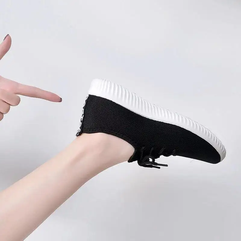 Женские беговые кроссовки новинка 2020 однотонные черные и красные спортивная