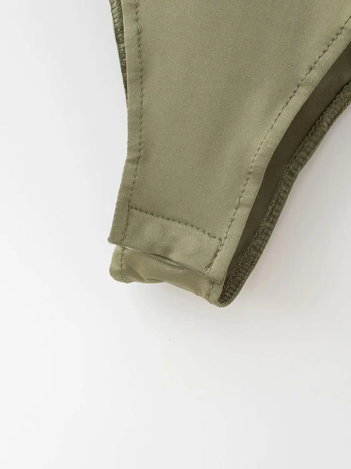 Боди женское однотонное с круглым вырезом базовая пикантная футболка без