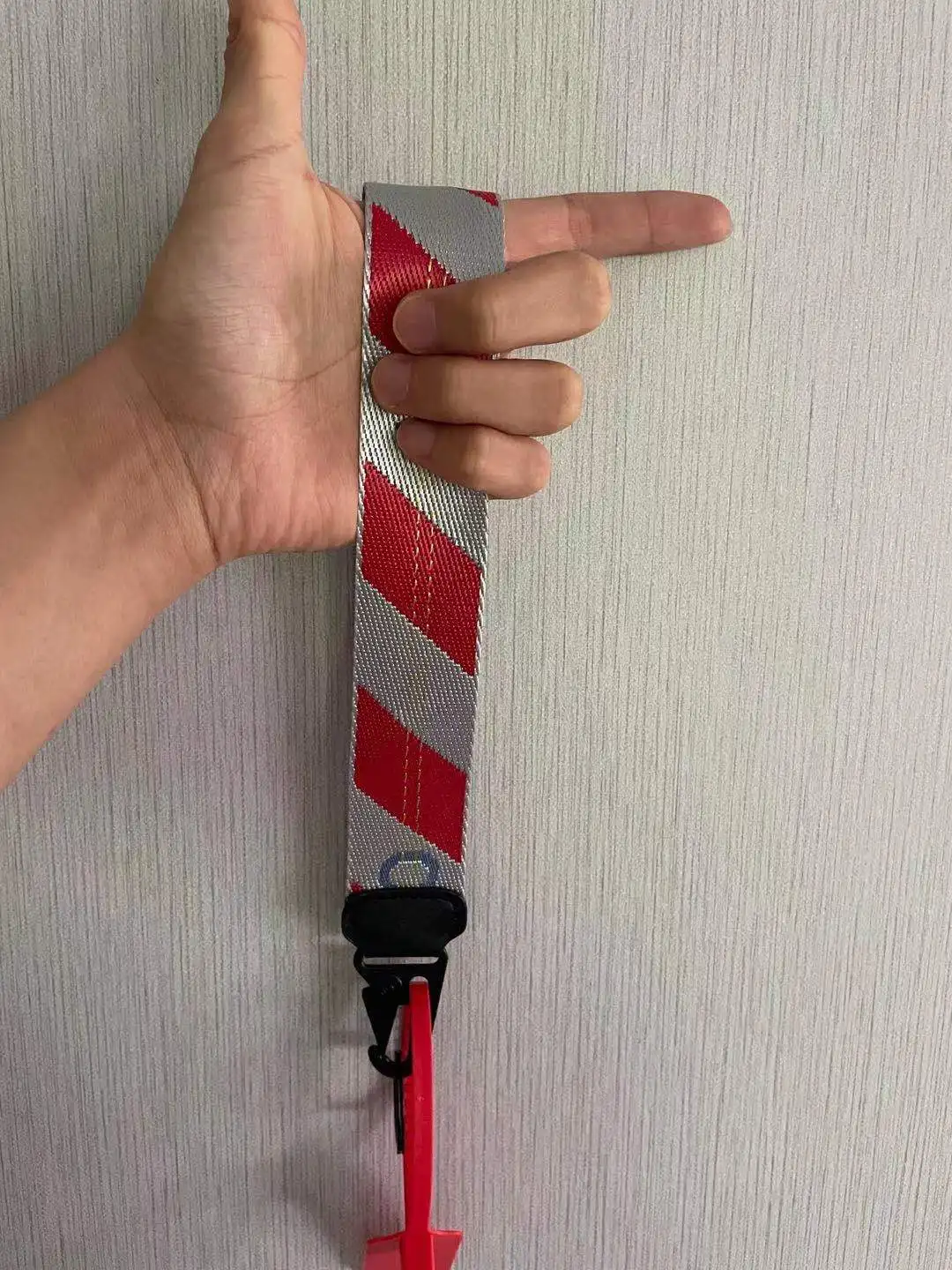 

Trend Of The Outfit Canvas Mobile Phone Keyring European Popular Logo Keychains Multi-Purpose Wrist Camera Jeans