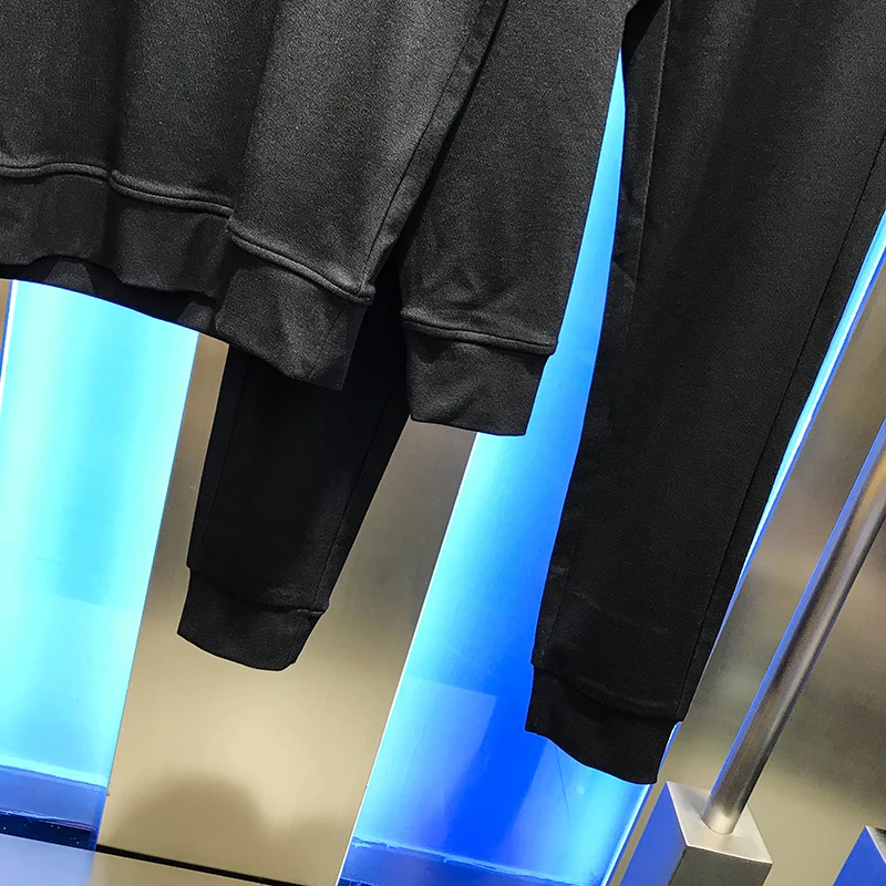 

Autumn 2020 men's sweater suit personalized skull hot drill long sleeve pants two piece set new fashion and versatile trend