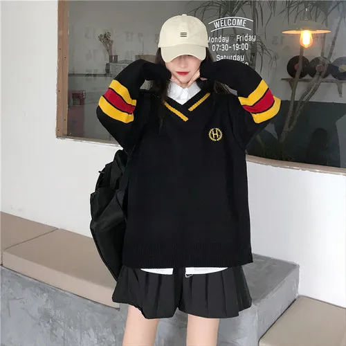 Полосатый свитер с буквенным принтом и v-образным вырезом повседневный