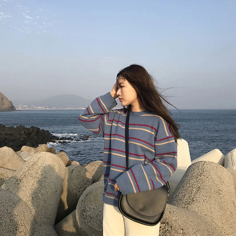 Пуловер женский осенний с круглым вырезом мягкий полосатый свободный в стиле