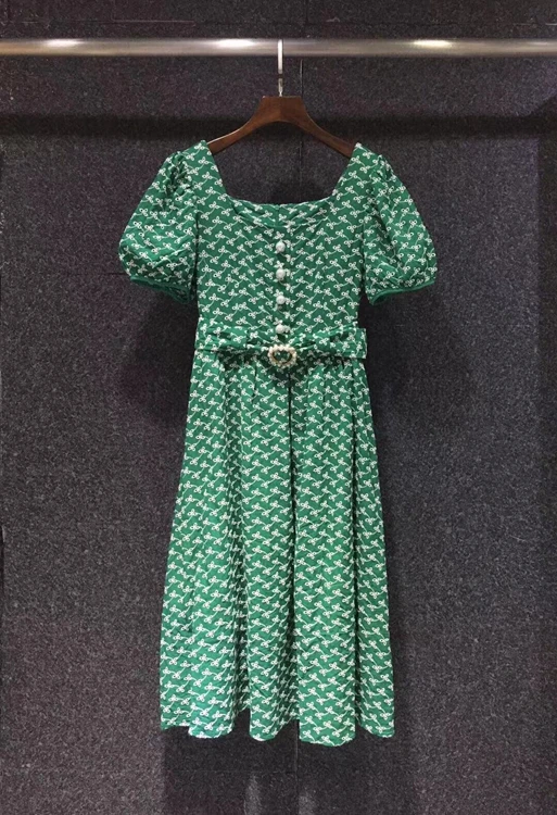 

2021 новая женская мода квадратный вырез жемчуг застежка с вышивкой платье с короткими рукавами и расклешенной юбкой платье 617