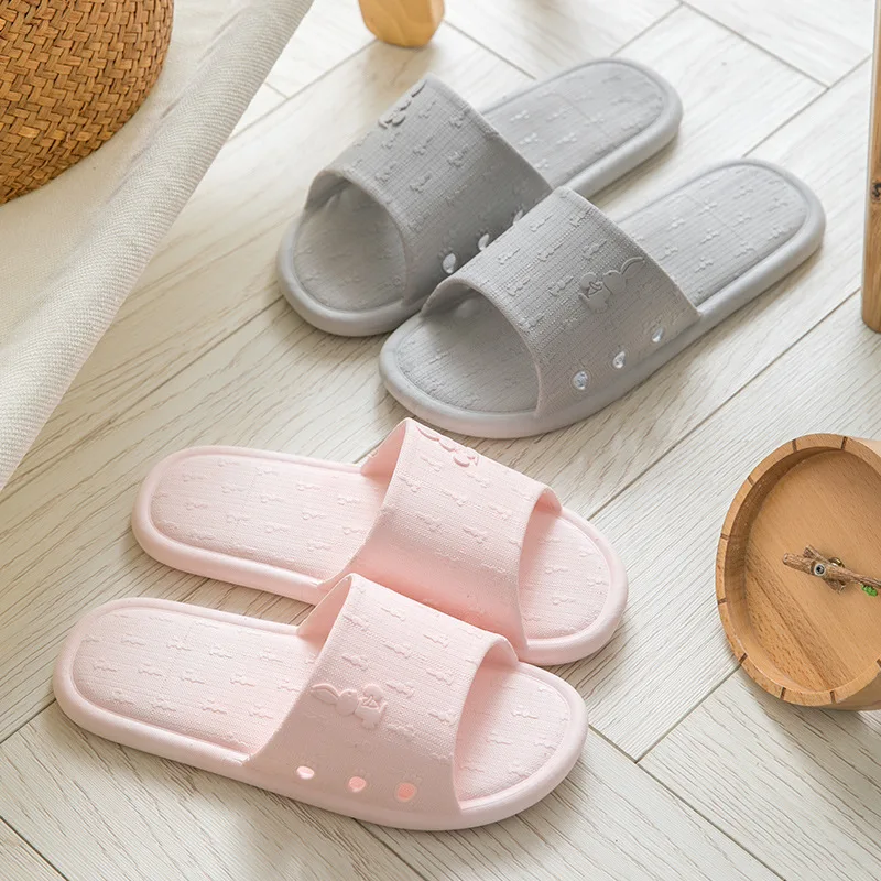 

Лидер продаж 2020, летние Тапочки для ванной из ПВХ, домашние сандалии для пар, милые Нескользящие сандалии для ванной и пляжа, Уличная обувь