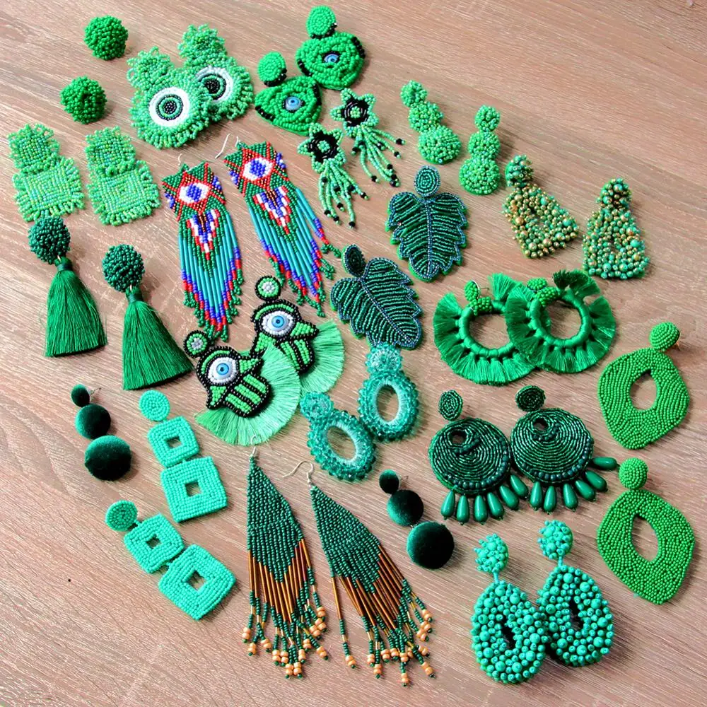Женские серьги подвески ROYALBEIER зеленые с бахромой и бусинами в богемном стиле