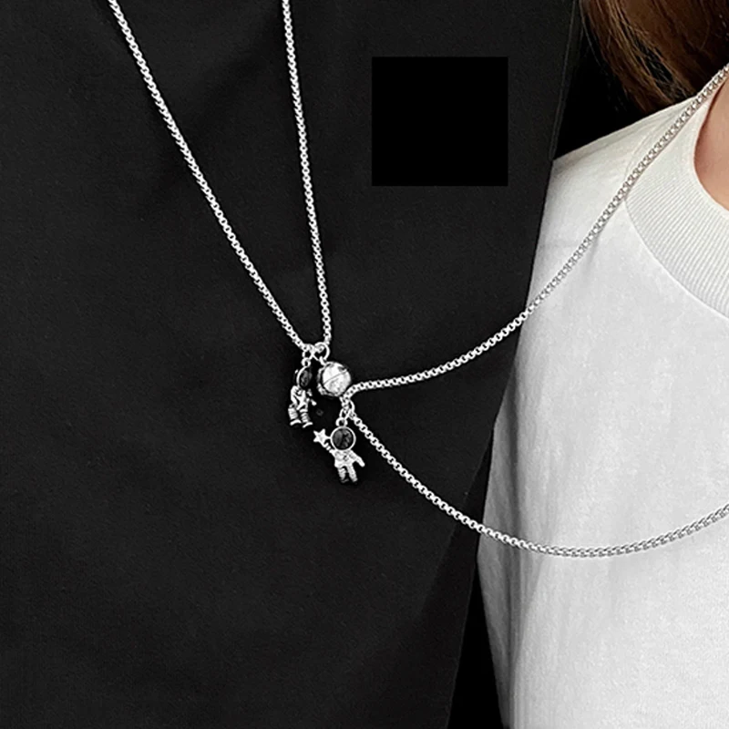 

2pcs Magnetic Heart Astronaut Paired Pendant Couple Necklaces For Women Men Lovers Best Friend Trendy Necklace Fashion Jewelry