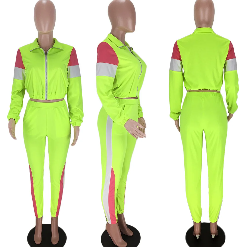 Женский спортивный костюм из двух предметов комбинированный короткий топ на