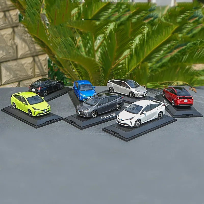 

Модель автомобиля Toyota Prius из металлического сплава, модель модели машины для взрослых, коллекция детских игрушек, Подарочный дисплей, 1/30