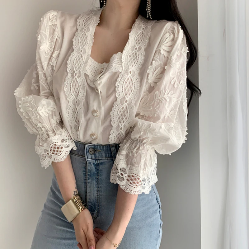Женские винтажные кружевные блузки с квадратным вырезом белые расклешенными