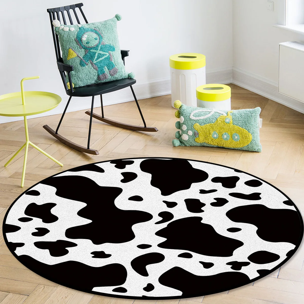 Круглый ковер черно-белая куртка с граффити корова место по индивидуальному
