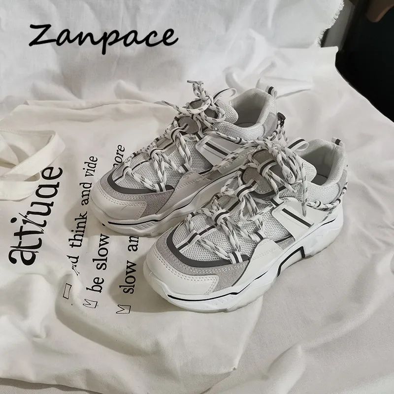 Женские кроссовки со светоотражающими вставками Белые Повседневные на