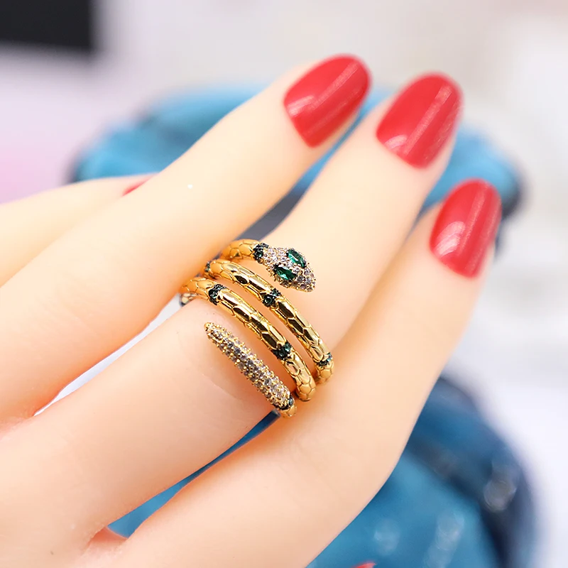 

Personalized vintage green zirconium diamond curve surround gold snake ring 210310-27