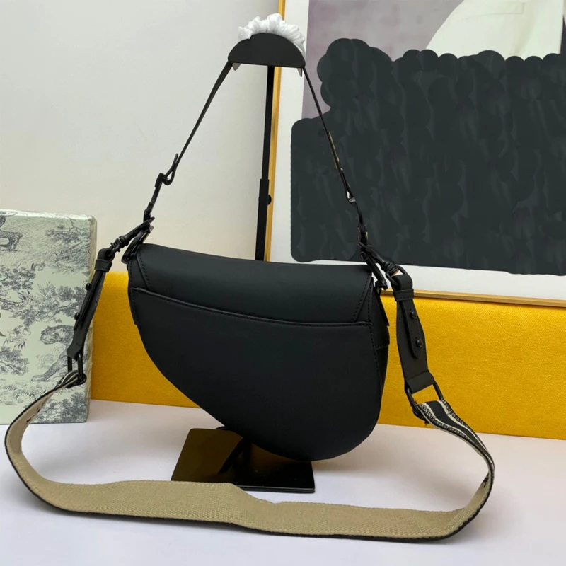 

2021 Women Messenger Bag White Genuine Leather Classic Temperament Saddle Bag Casual Fashion Outdoor Portable Women Handle Bag