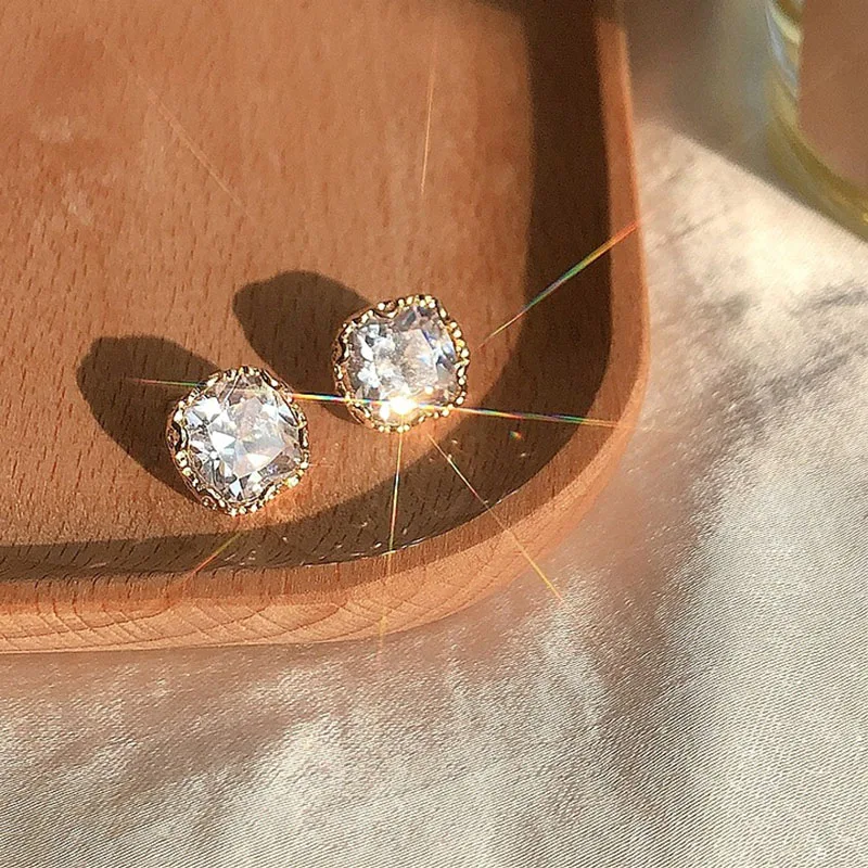

Korean New Fashion Vintage Metal Gold Color Earrings For Women Classic Square Geometric Crystal Zircon Earring Small Jewelry Wed