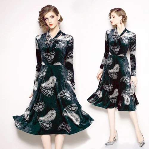 

New Elegant And Retro Dress In Early Autumn