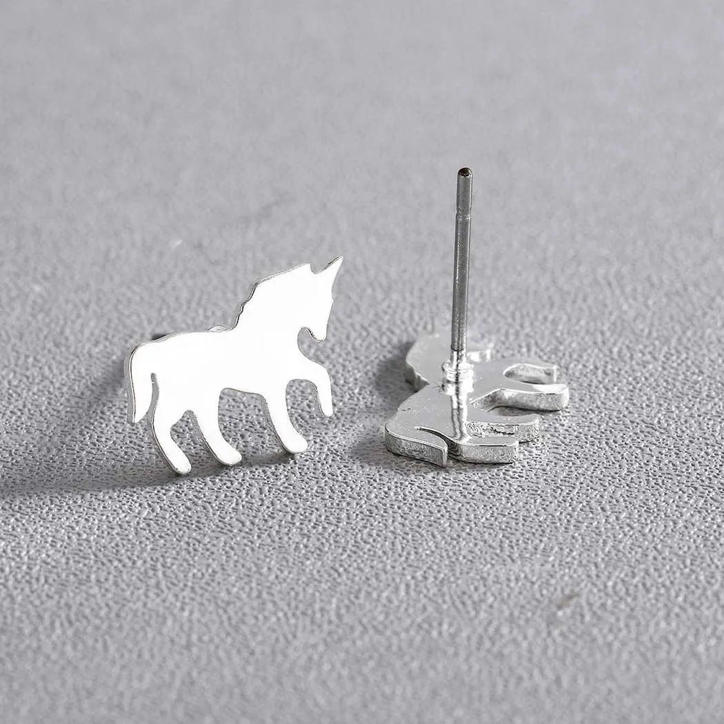 Серьги-гвоздики Kinitial золотистого цвета с изображением сказочного единорога для