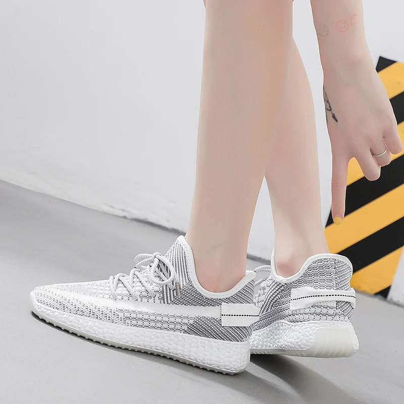 Женские уличные кроссовки на платформе удобная однотонная повседневная обувь