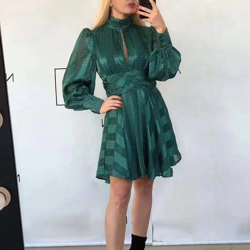 Женское платье в полоску TWOTWINSTYLE белое с высоким воротником длинными