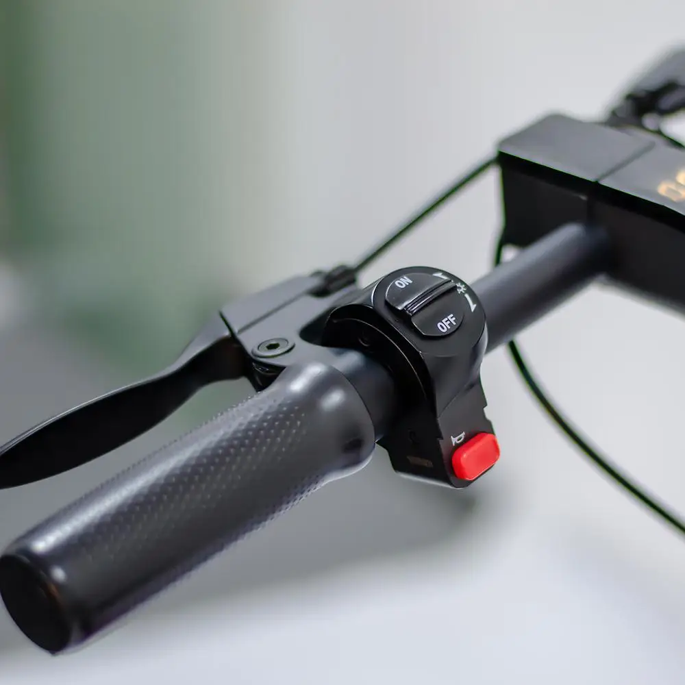 Электрический скутер 48 В двухколесный велосипед 14 дюймов 400 Вт красный/черный