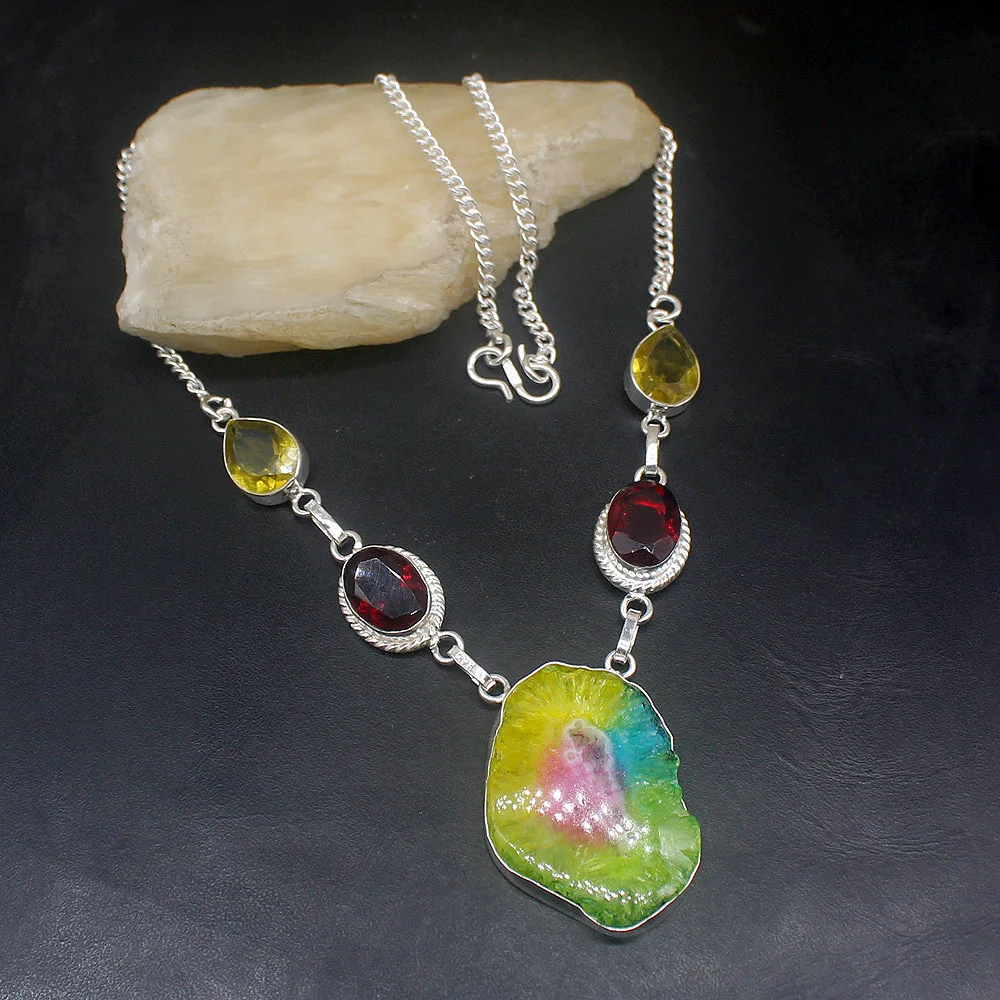 Украшения Gemstonefactory. Большая акция. Ожерелье на цепочке для дам из натурального кварца солнечного, граната и цитрина. Серебро 925 пробы. Длина 32 см. 20215096.