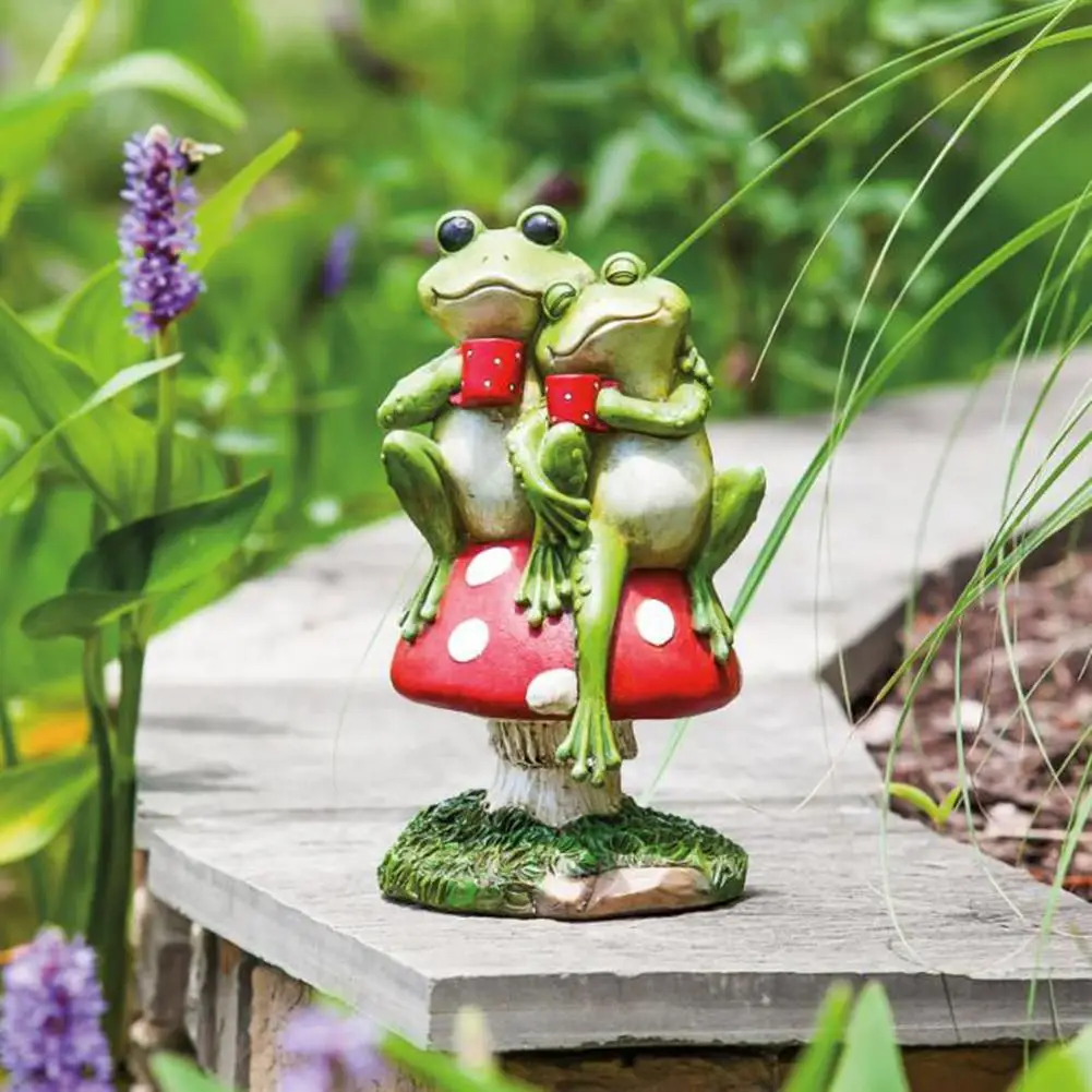 

Frog Couple Garden Statue Cute Resin Frog Animal Sculpture Sitting On Mushroom Miniature Outdoor Home Room Decoration