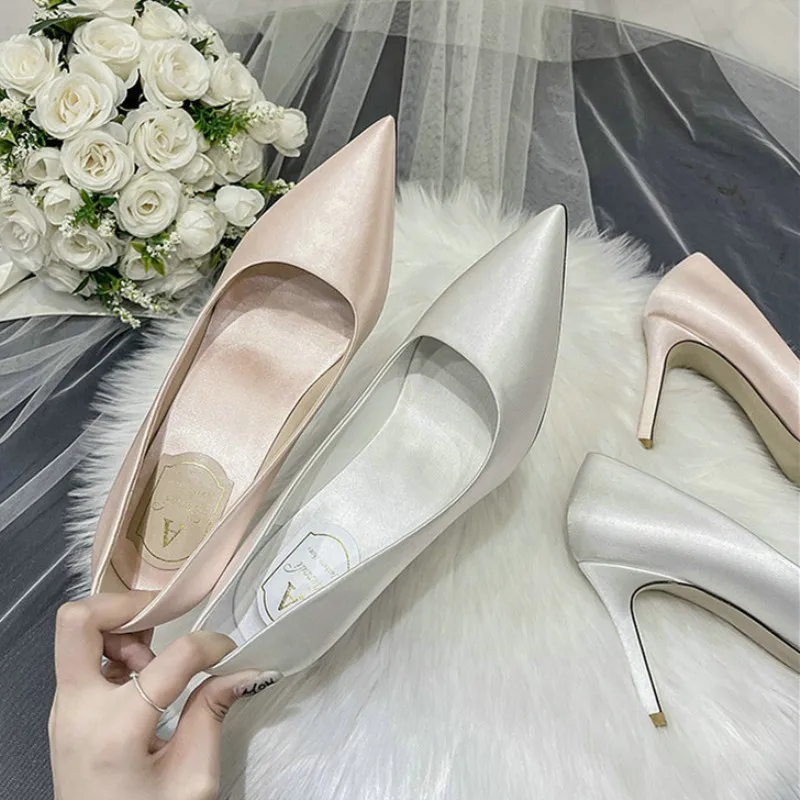 Туфли свадебные женские атласные высокий каблук однотонные туфли цвет Шампань