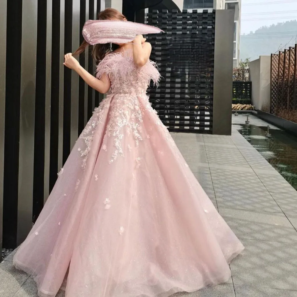 

Temperament Prom Dresses Strapless Pearls Applique Feathers 3D Flowers High Waist Floor Length Layered Puffy Tulle Pageant Dress