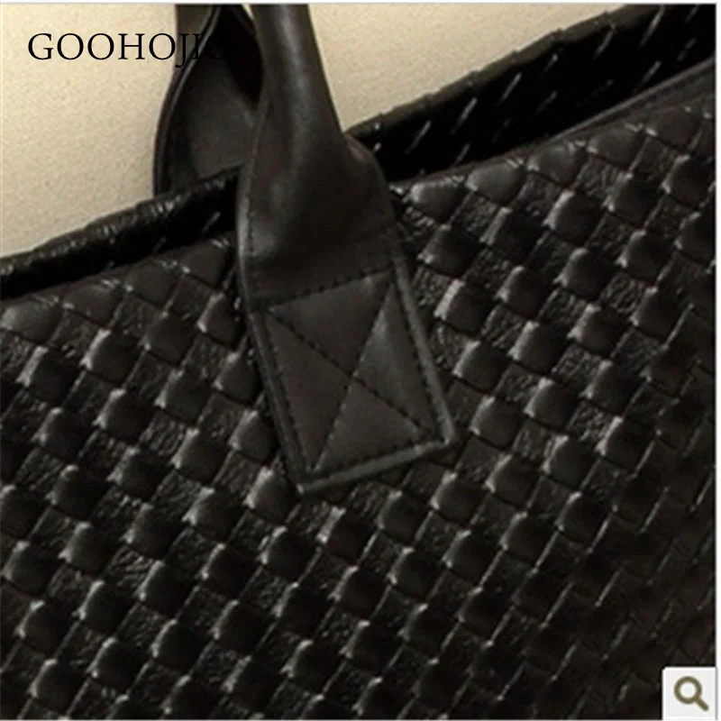 

New Women's Bag In Spring and Summer of 2021 Large Capacity Portable Vintage Shoulder Bag Fashion Suitable for Vacation
