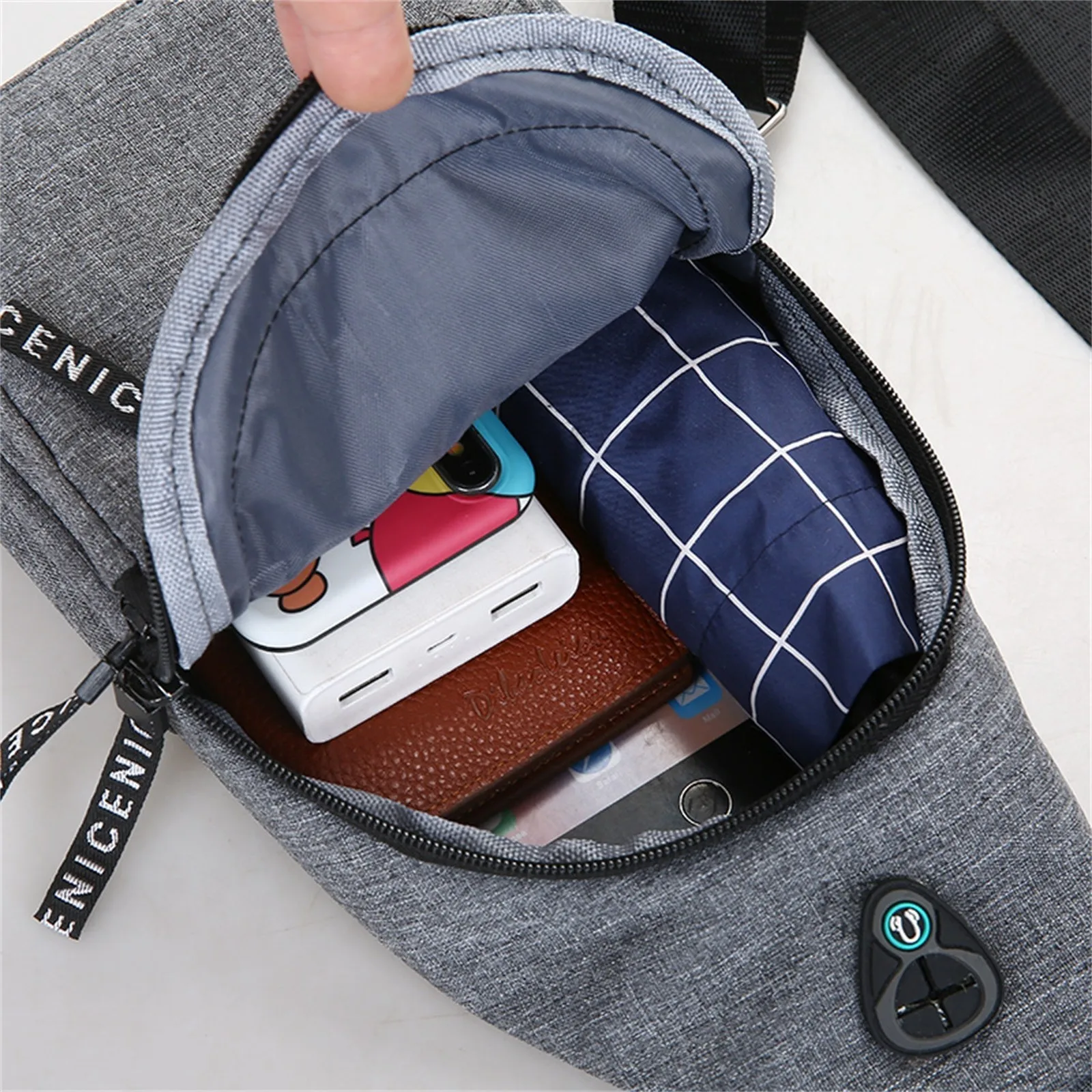 

Men's Chest Bag Leisure Messenger Bag Sports Fitness Shoulder Bag Anti Theft Bags School Summer Short Trip Messengers Bag