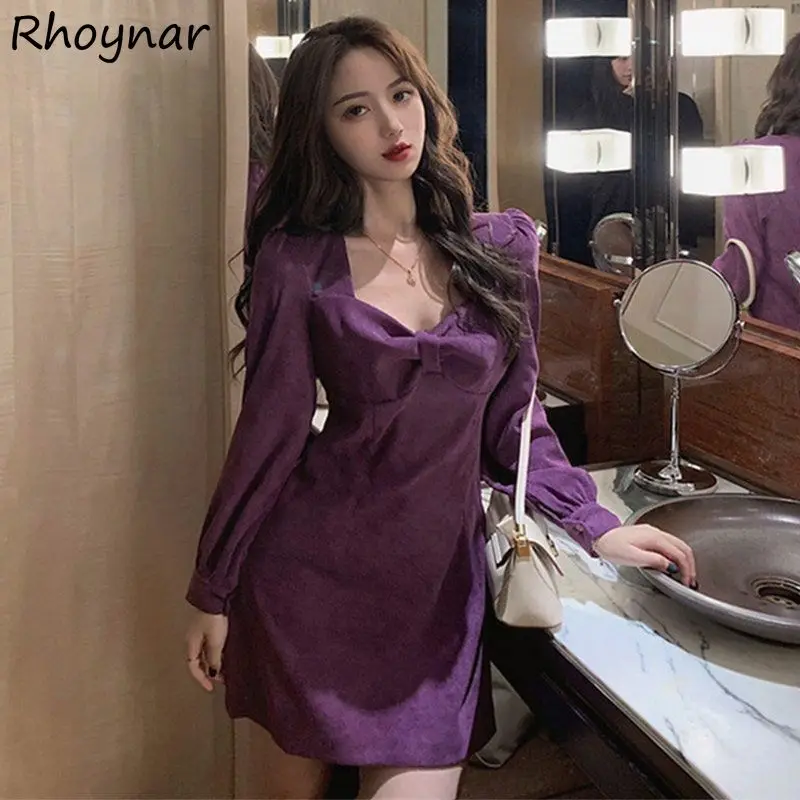 

Платье-мини женское ТРАПЕЦИЕВИДНОЕ с длинным рукавом и квадратным вырезом