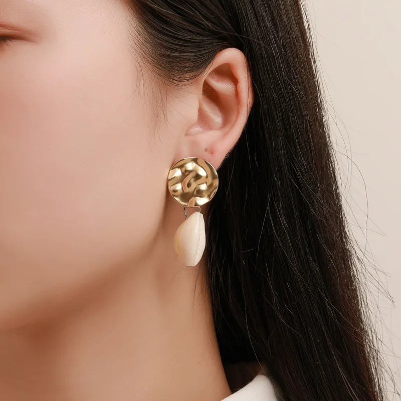 

Fashion Irregular Disc Earrings for Women Simple Temperament Shell Ear Studs Atmospheric Metal Earring Jewelry Party Gift