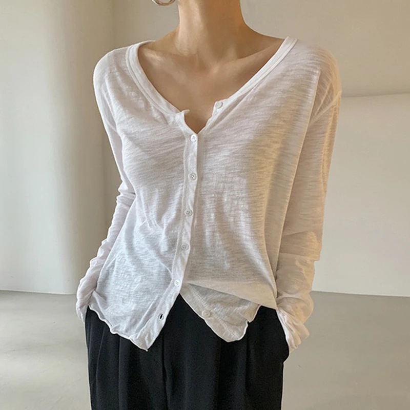

Women 2021 Summer Korean Fashion Simple Wild V Neck Single-row Buckle Loose Thin Long-sleeved Sunscreen Top