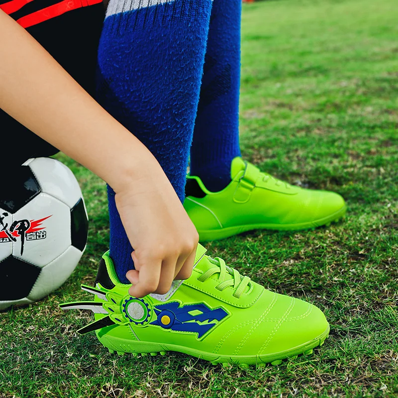 New Cartoon Green Indoor Soccer Shoes Child Turf Soccer Shoes Kids Low top Football Shoes Teenage Sport Sneakers Chuteira Futeb