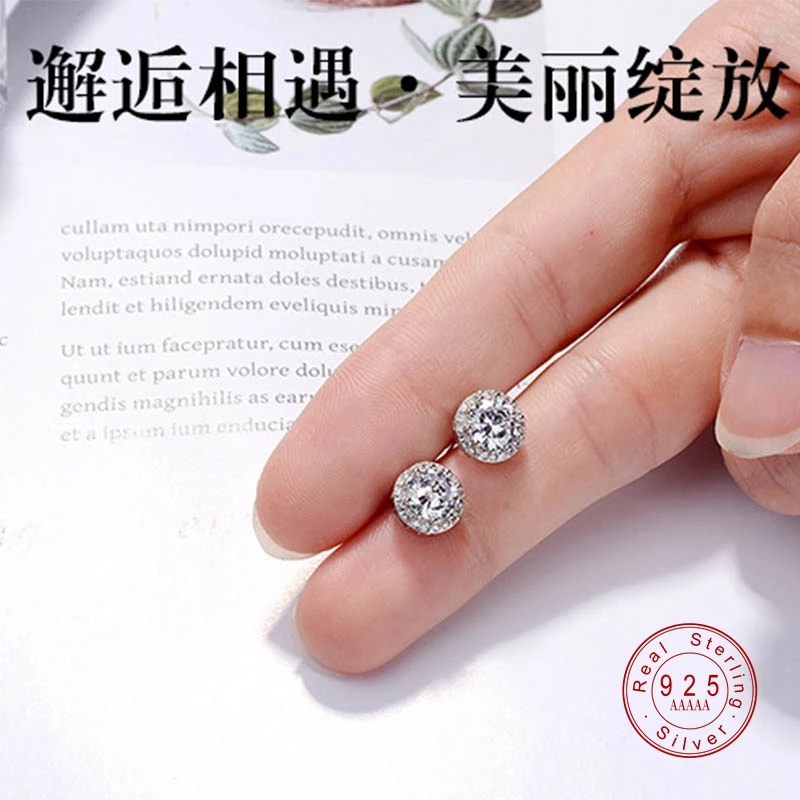 Женские серьги гвоздики серебряного цвета с круглыми кристаллами и фианитом