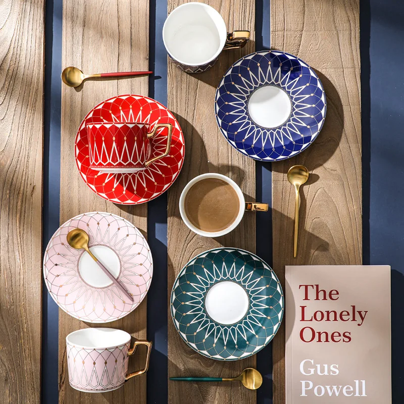 Забавный пылкий узор роскошная фарфоровая чашка и блюдце керамика простые