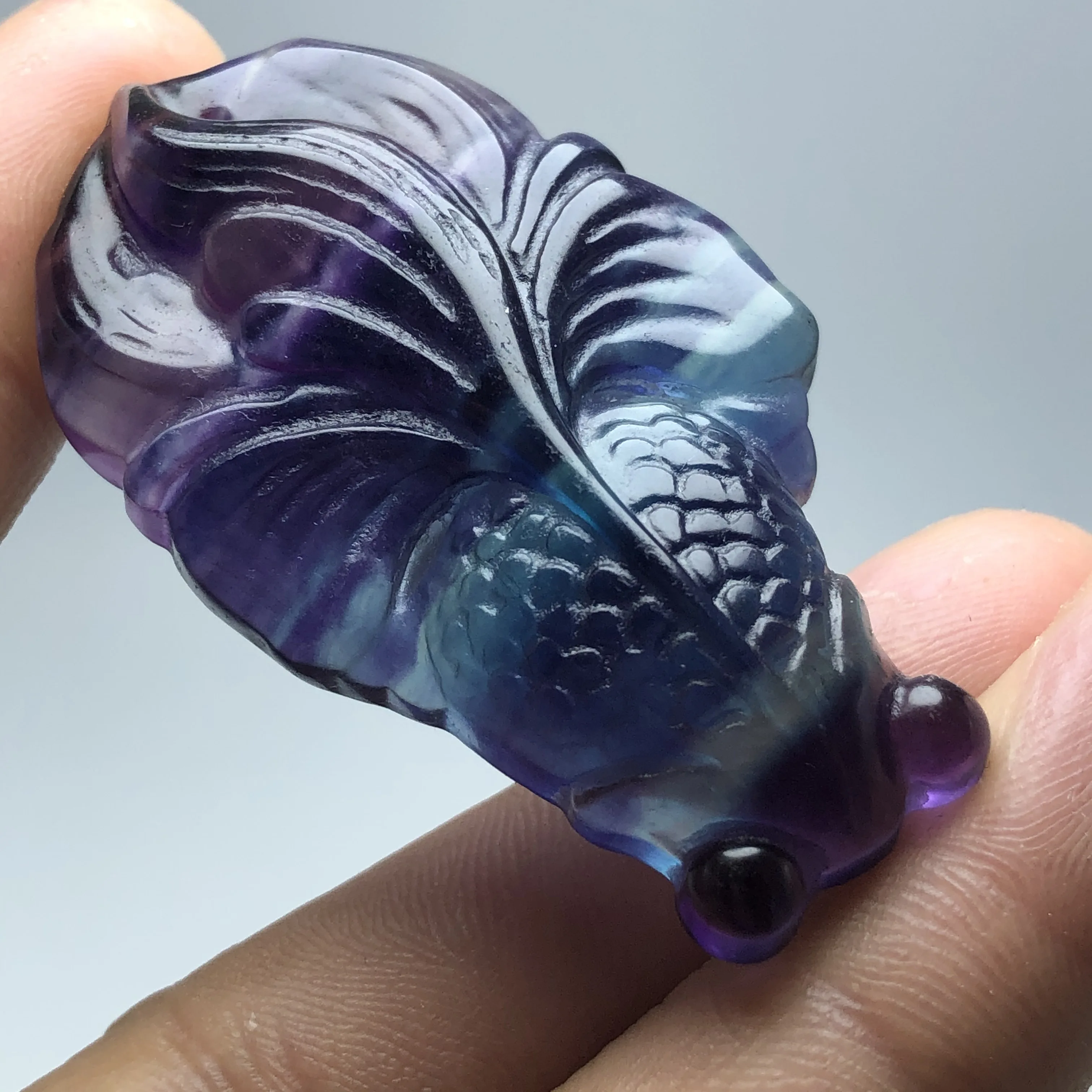

Natural color gemstone hand-carved goldfish healing treatment