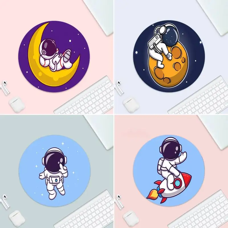 

Cartoon Astronaut Gamer Play Mats Mousepad Small Rubber Desk Table Protect Game Office Work Round Mouse Mat Pad