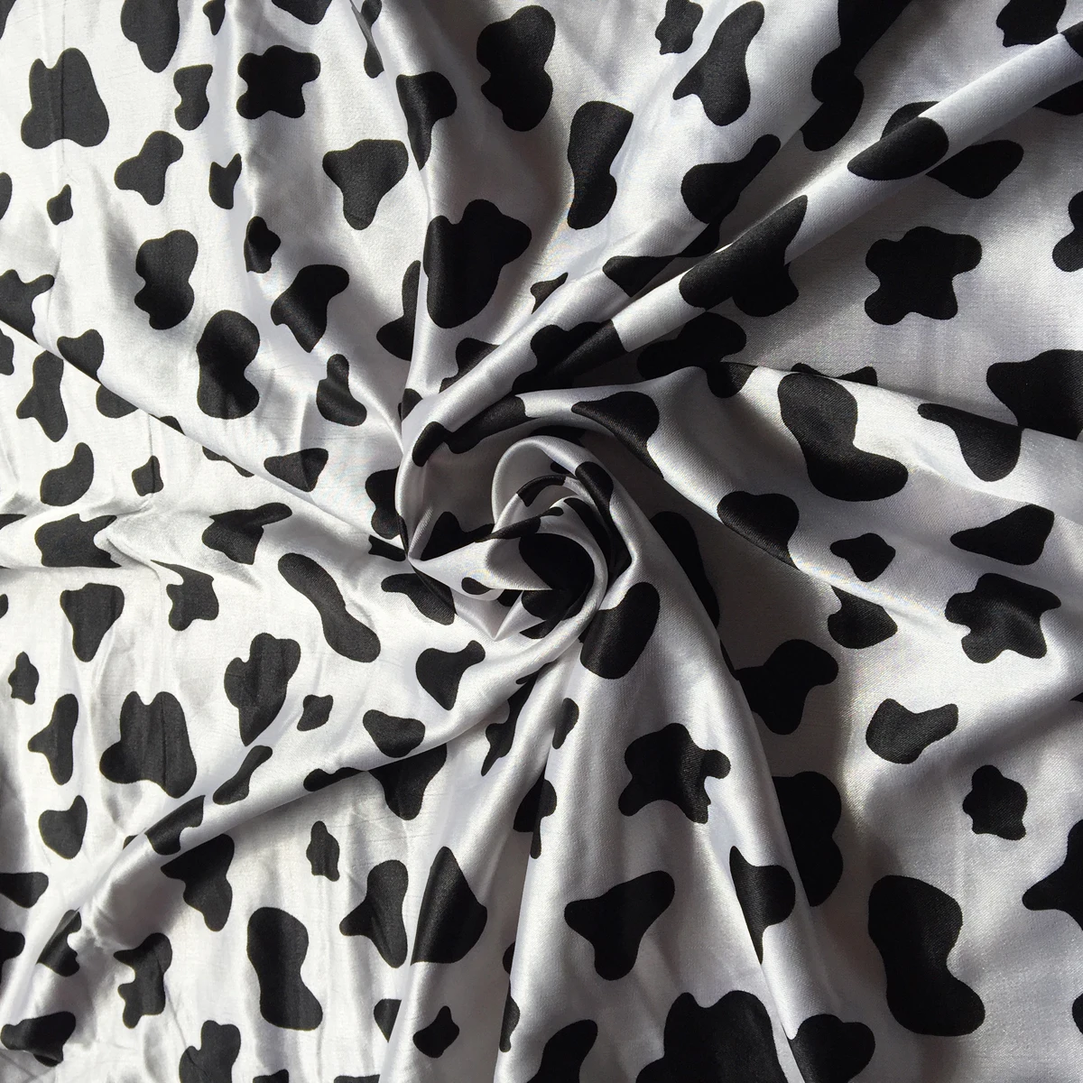 

Ткань из полиэстера с коровьим принтом, эластичная двухсторонняя, стрейчевая, ширина 150 см для платья, пижамы, Детская ткань, аксессуары «сде...