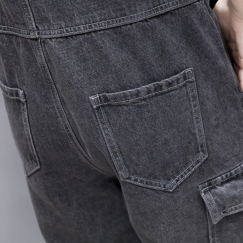 Женский джинсовый комбинезон на бретелях темно серый с дырками брюки карандаш