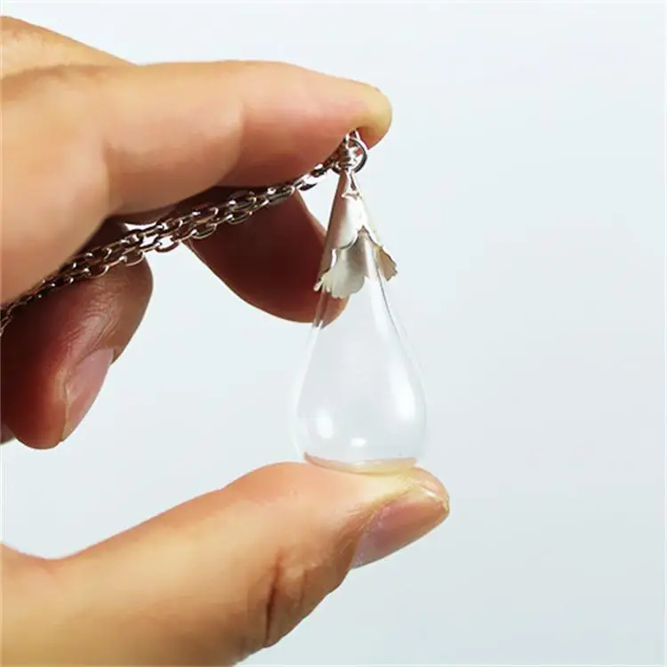 Плоская Круглая бутылка в форме капли воды с металлической крышкой виде цветка