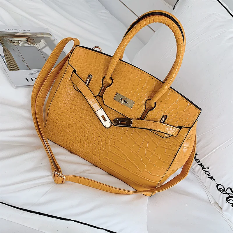 Женская сумка мессенджер с крокодиловым узором платиновая большая в стиле ретро