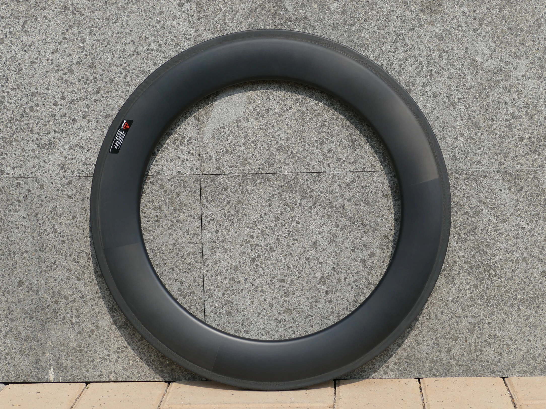 В комплект входит 1 пара ободов полностью карбоновые колеса для дорожного