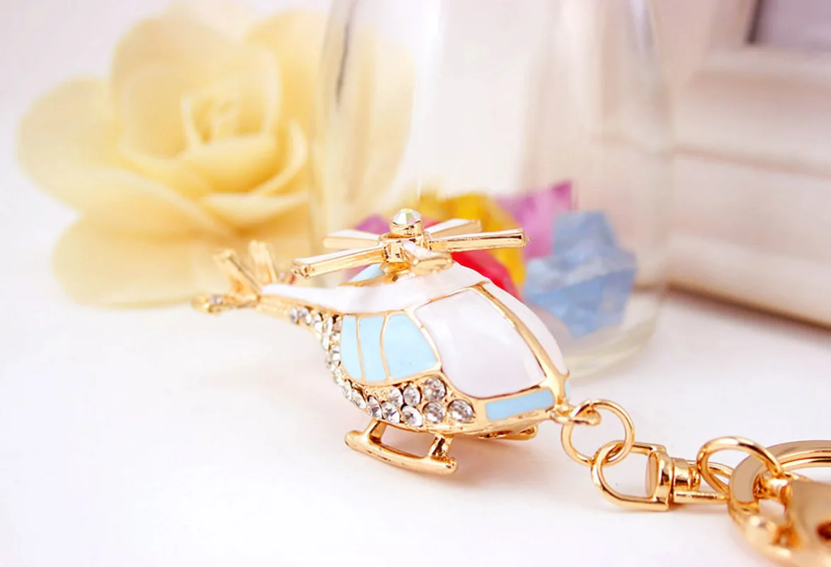 Стразы брелок с милым мультяшным летательным аппаратом вертолет 2021 модные