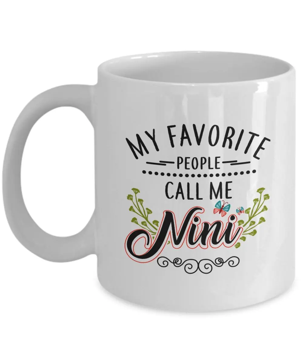 Мои любимые люди в мире называют меня бабушкой 11 унций кофейная кружка подарок |