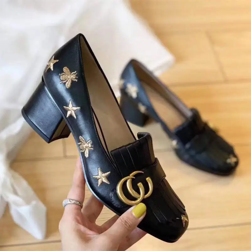 

Spring 2021 new embroidered shoes with tassels and thick heels and round heads are retro and comfortable women's shoes