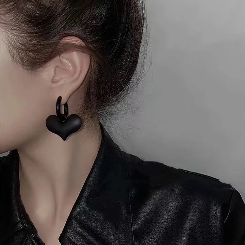 

Black exaggerated dark frosted peach heart pendant earrings personality hot girl earrings female 2021 new Ladies earrings