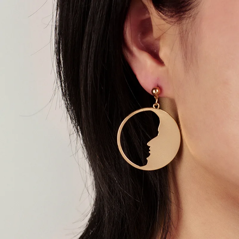 

Fashion temperament personality joker trend walk show simple bright face alloy earrings earrings pendant earrings woman