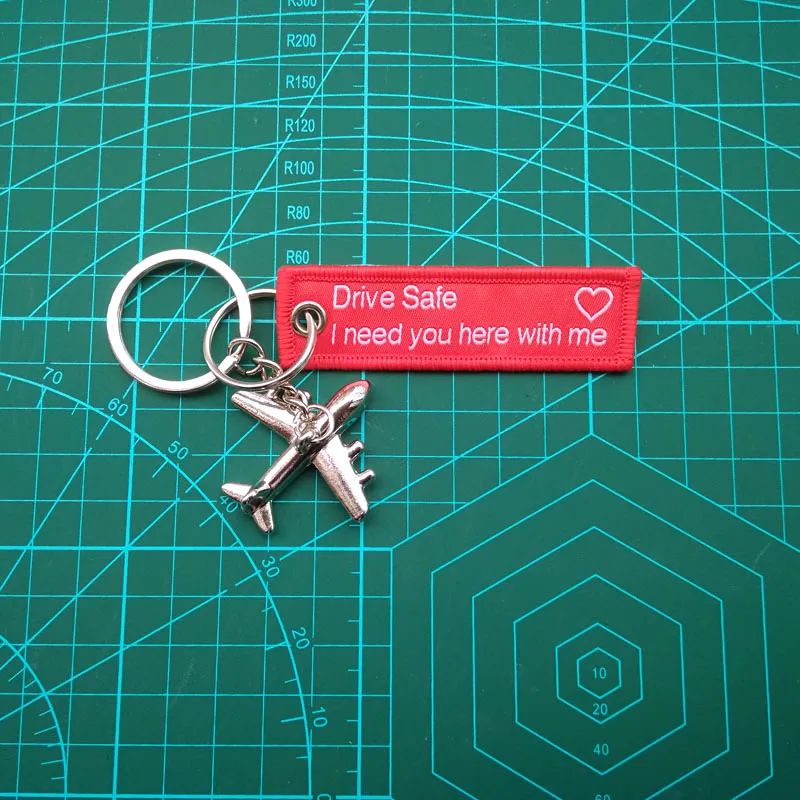 Приводной безопасный брелок мне нужно чтобы вы здесь со мной красный