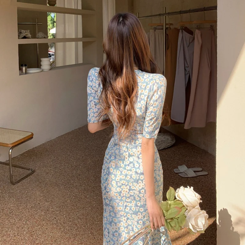 

Korean Beach Summer Floral Sexy Split Party Dresses Women V-Neck Blue Daisy French Vintage Dress Short Sleeve Midi Sundress 2021