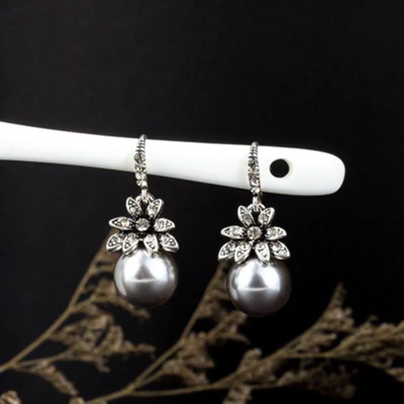

Fashion Imitation Pearl Earrings Inlaid Rhinestones Exquisite Charming Wedding Jewelry For Women Three Colors optional2019